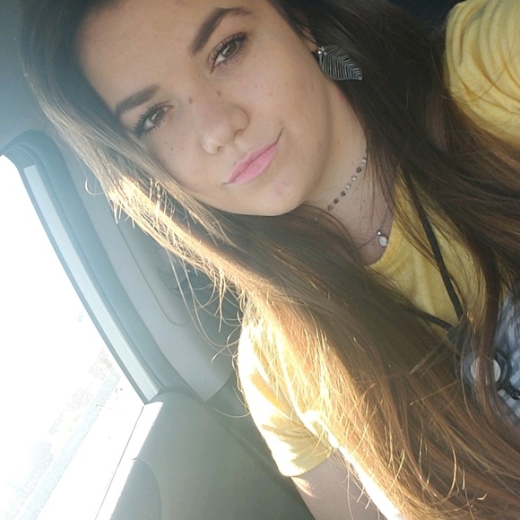 Meet your Posher, Alison - Picture 1 of 1